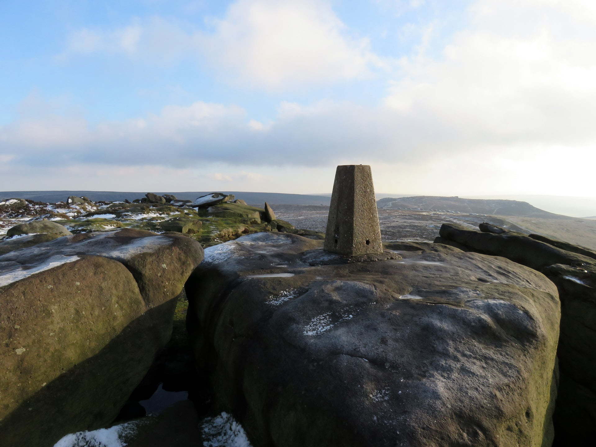 Cown Edge Rocks Trig Walk to Stanage Edge and Burbage Rocks from Hathersage | Mud and Routes